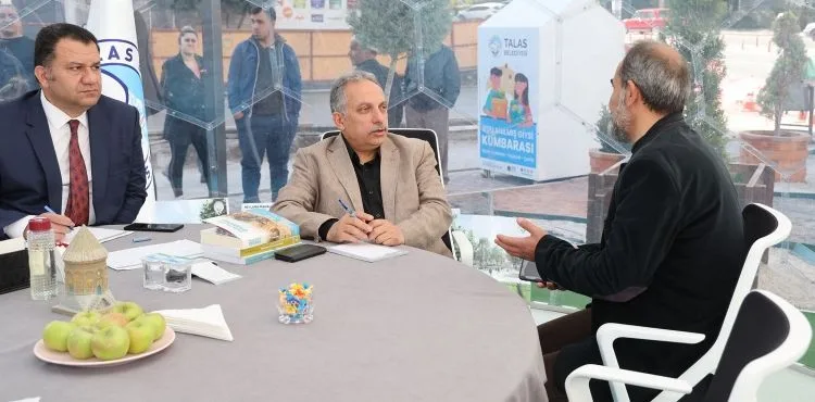 ŞEFFAF ODA HIZ KESMİYOR