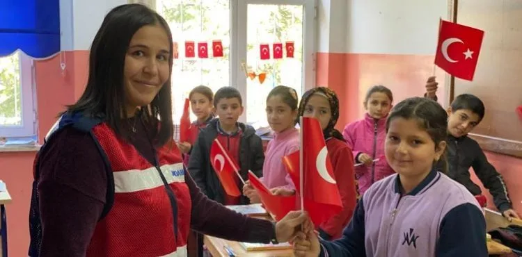 Jandarma’dan, ‘güvenli internet ve siber zorbalık’ bilgilendirmesi