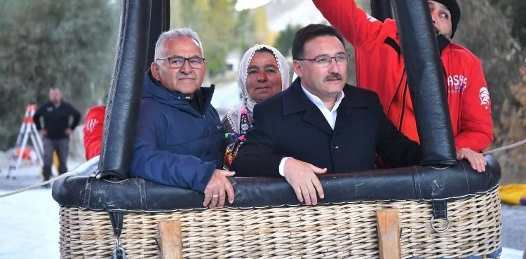 BAŞKAN BÜYÜKKILIÇ İLE VALİ ÇİÇEK, SOĞANLI SEMALARINDA “CUMHURİYET” UÇUŞUNA KATILDI