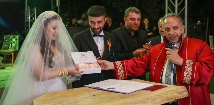 TALAS’TA RESMİ TATİLLER, NİKAH SEVİNCİNE ENGEL DEĞİL
