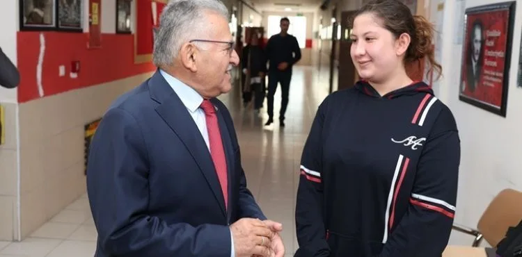 BAŞKAN BÜYÜKKILIÇ, HAFTAYA GENÇLERLE BİRLİKTE BAŞLADI