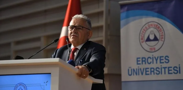 ÖĞRENCİ DOSTU BAŞKAN, ERÜ VE KAYÜ EĞİTİM-ÖĞRETİM AKADEMİK YILI AÇILIŞ TÖRENLERİ’NE KATILDI