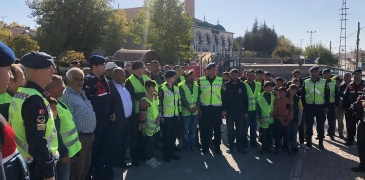 Jandarma, motosiklet sürücülerine eğitim verdi