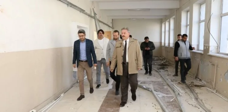MELİKGAZİ ŞEHİR MERKEZİNİ GÜZELLEŞTİRMEYE DEVAM EDİYOR