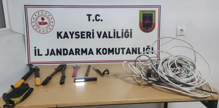 Kamuya ait elektrik kablolarını kesen 3 kişi gözaltına alındı