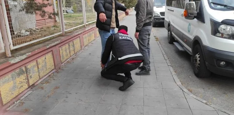 Okul önlerinde 50 kişi sorgulandı