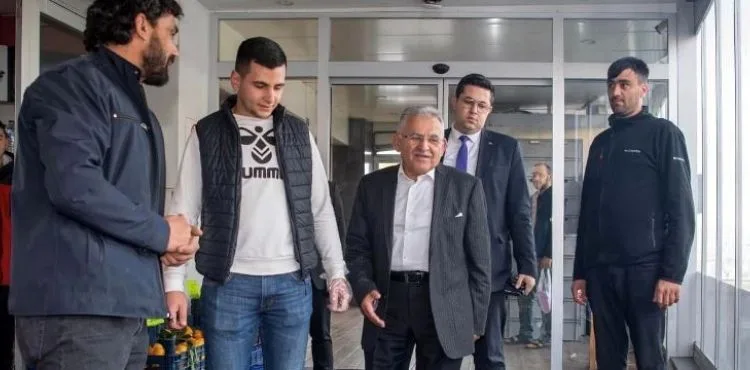 Büyükkılıç’tan Mimarsinan’da Çay Eşliğinde “Sıcak” Ve “Samimi” Sohbet