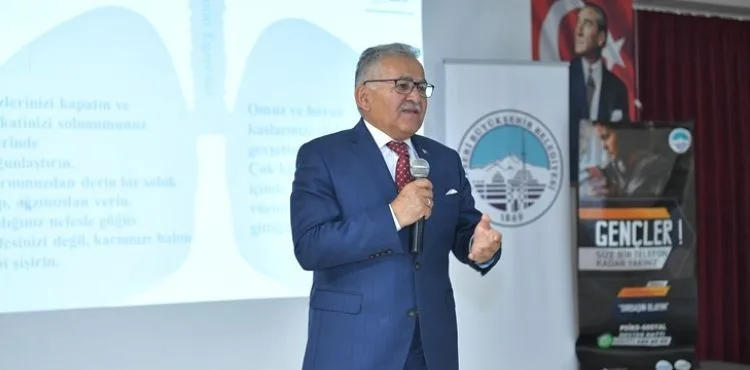 BÜYÜKKILIÇ, YEŞİLHİSAR’DA MUHTARLARA YÖNELİK DÜZENLENEN EĞİTİM SEMİNERİ’NE KATILDI
