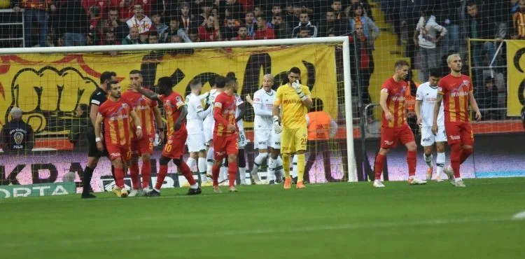 Kayserispor, evinde 2-1 mağlup oldu