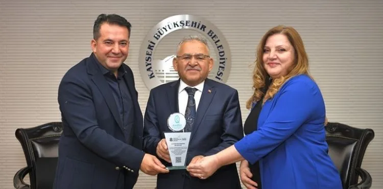 BAŞKAN BÜYÜKKILIÇ’A KALDER’DEN “TEŞEKKÜR” PLAKETİ