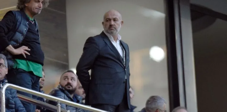 Asbaşkan Ali Çamlı sahaya yabancı madde atılmasına isyan etti
