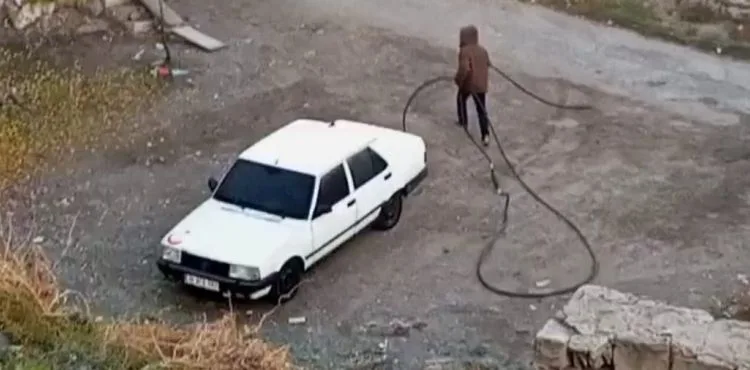 Kablo ile kaçarken kameralara yakalandı