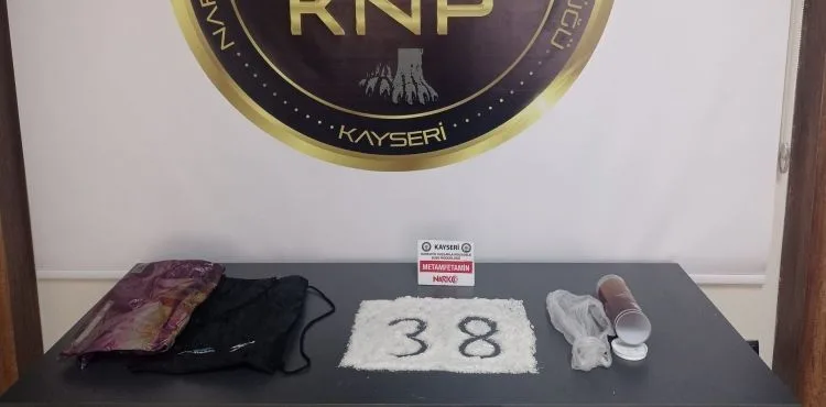 Narkotik köpeği ile operasyon: 2 gözaltı