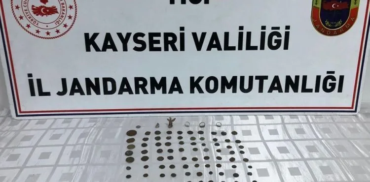 Kaçak kazı yapan şüpheli tarihi eserler ile yakalandı