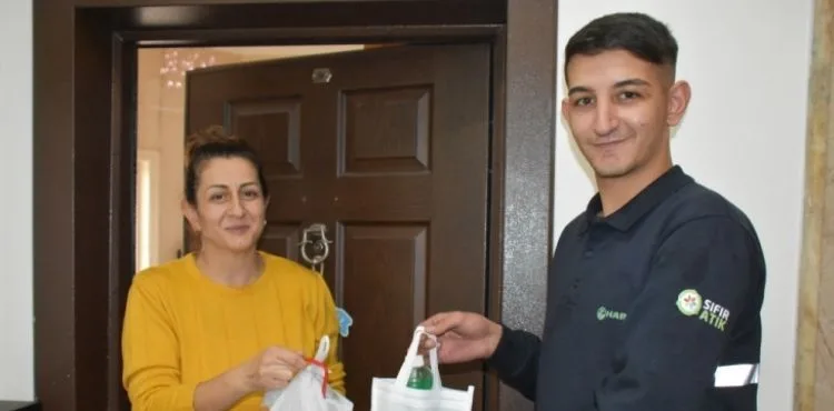 KOCASİNAN BELEDİYESİ’NDEN BİTKİSEL ATIK YAĞA, TEMİZLİK SETİ HEDİYE