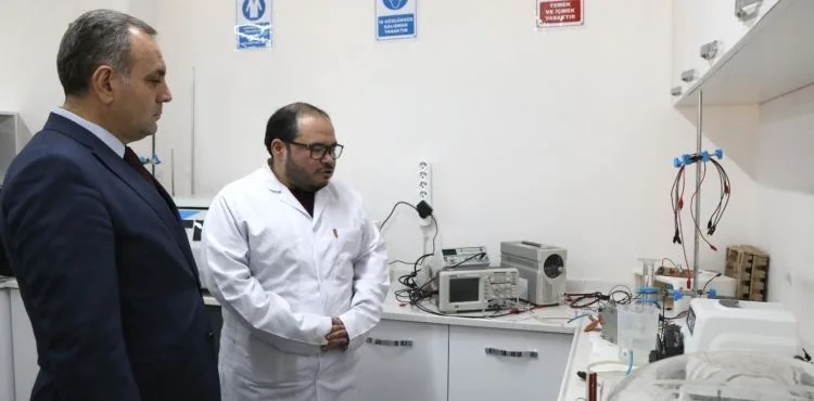 Rektör Altun, Araştırma Merkezleri ve Laboratuvarlarını Ziyaret Etti