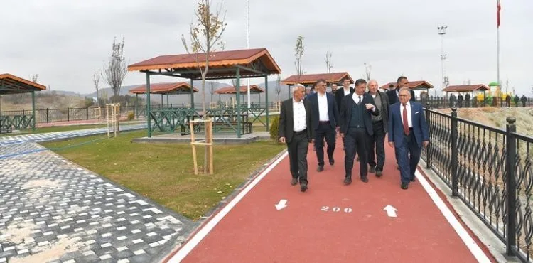 BÜYÜKŞEHİR, YEŞİLHİSAR MİLLET BAHÇESİ’Nİ HİZMETE AÇIYOR