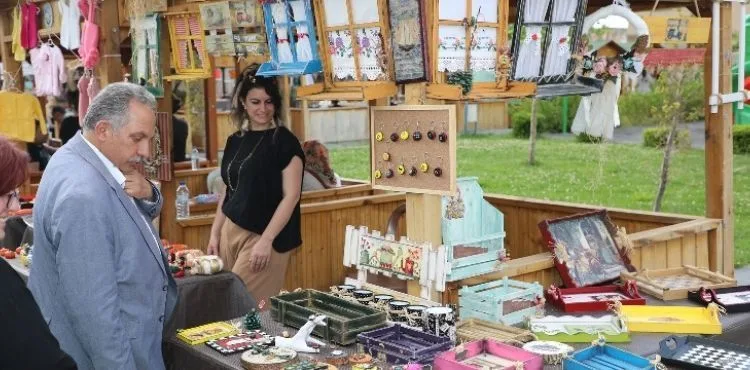 TARİHİ MEYDANDA EN RENKLİ ‘PAZAR’