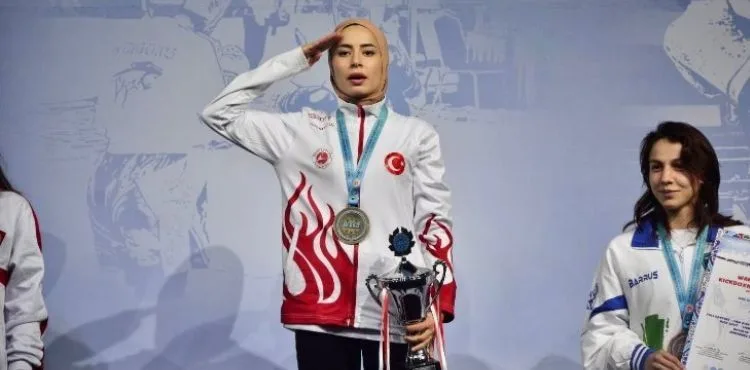 BÜYÜKKILIÇ’TAN BÜYÜKŞEHİR’İN ŞAMPİYON SPORCUSUNA TEBRİK