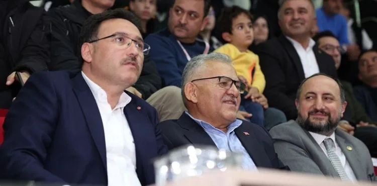 BAŞKAN BÜYÜKKILIÇ, DEVELİ BELEDİYESPOR TAKIMINA DESTEK OLDU