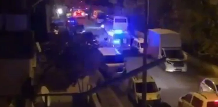 İhbara giden polis ekiplerine saldırı: 4 yaralı
