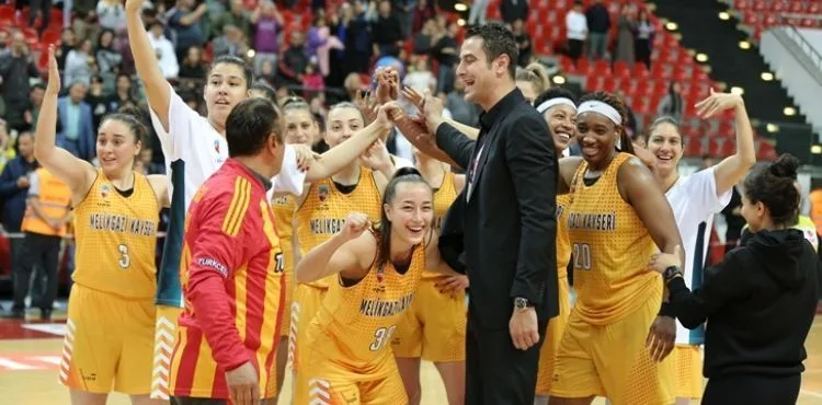 BAŞKAN PALANCIOĞLU MELİKGAZİ BASKET TAKIMINI TEBRİK ETTİ
