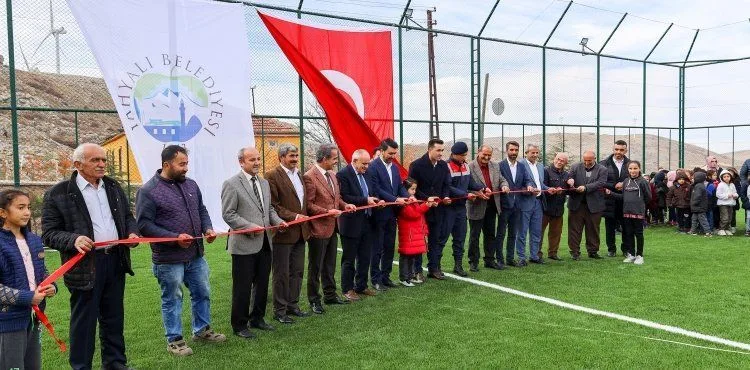 YAHYALI’DA TAŞHAN MAHALLESİ HALI SAHASI AÇILDI