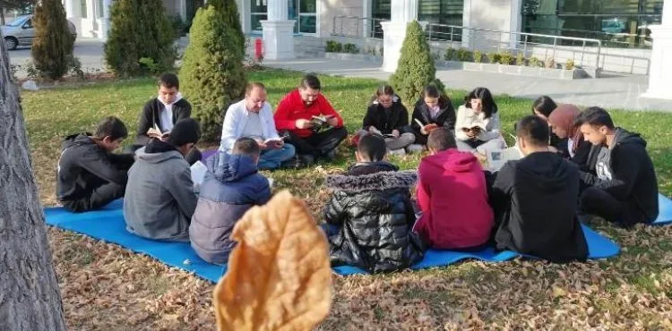 BAŞKAN BÜYÜKKILIÇ İMKÂN SAĞLIYOR, GENÇLER OKUYOR