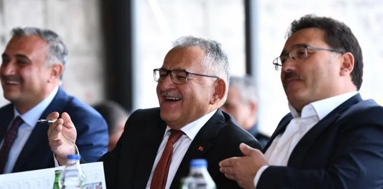 BAŞKAN BÜYÜKKILIÇ VE VALİ ÇİÇEK, DEVELİ’DE 77 MUHTARLA BULUŞTU