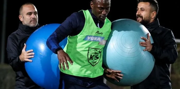Kayserispor, Dünya Kupası nedeniyle lige verilen arada çalışmalara başladı
