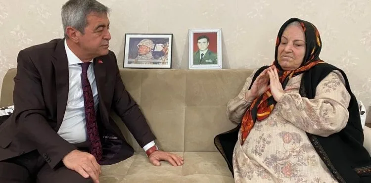 Şehit annesi, oğlu adına yaptırdığı çeşmeden kaldırılan ismin tekrar konulmasını istiyor