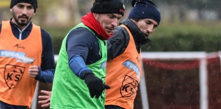 Kayserispor günü çift idmanla tamamladı