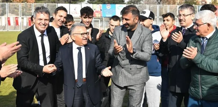 BAŞKAN BÜYÜKKILIÇ’TAN AMATÖR SPOR KULÜPLERİNE 1 MİLYON TL’LİK MALZEME DESTEĞİ