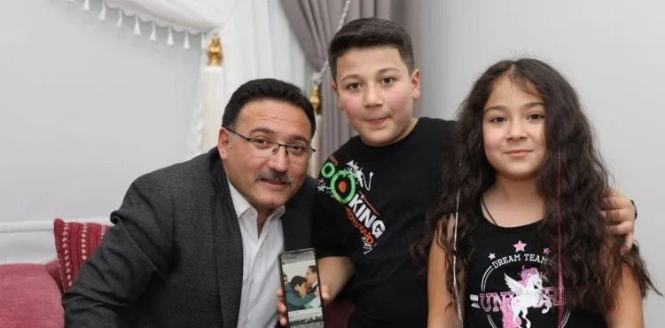 Mektupla gelen çay davetine sürpriz karşılık