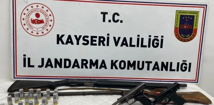Jandarma ekipleri çok sayıda tüfek ve tabanca ele geçirildi