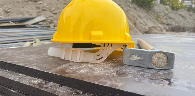 İnşaatta çalışan işçi, yüksekten düşerek ağır yaralandı