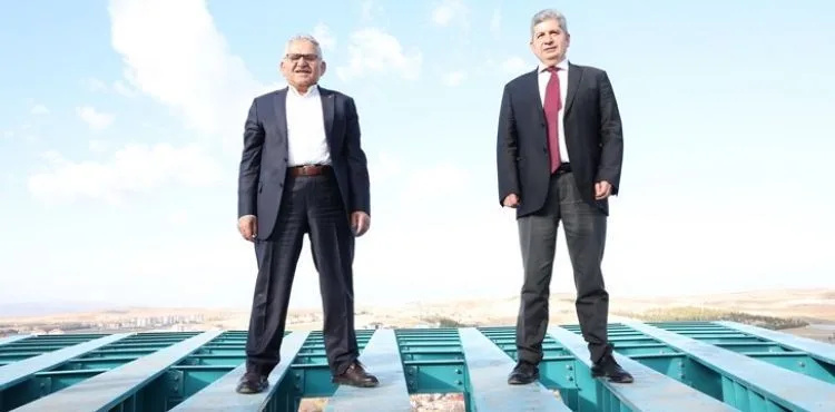 BAŞKAN BÜYÜKKILIÇ, TAMAMLANMA AŞAMASINA GELEN CAM SEYİR TERASI’NI İNCELEDİ