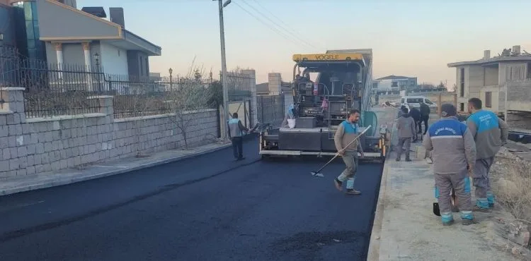 MELİKGAZİ BELEDİYESİ BECEN MAHALLESİN DE ASFALT ÇALIŞMASI BAŞLATTI