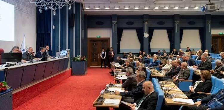 BÜYÜKŞEHİR’İN “İNSAN” ODAKLI HİZMETİ MECLİSTEN TAKDİR TOPLADI