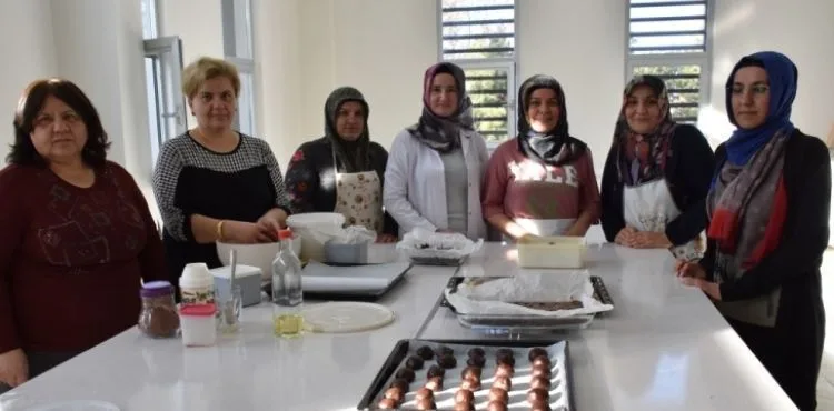 KOCASİNAN BELEDİYESİ, PROFESYONEL AŞÇILAR YETİŞTİRİYOR