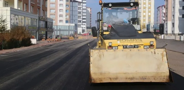 MELİKGAZİ BELEDİYESİ ASFALT ÇALIŞMALARINA HIZ KESMEDEN DEVAM EDİYOR