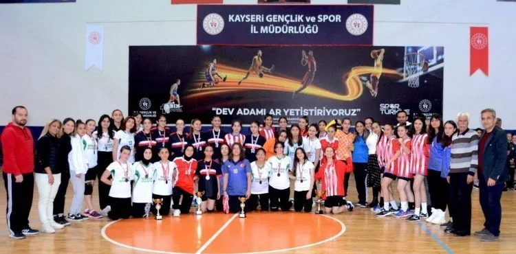 Okullu Genç Kızlar Hentbol müsabakaları tamamlandı