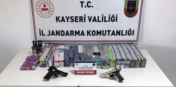 Kaçak sigara operasyonunda tabanca ele geçirildi