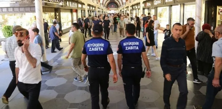 BÜYÜKŞEHİR ZABITASI, HUZUR VE GÜVEN İÇİN 7/24 GÖREV BAŞINDA