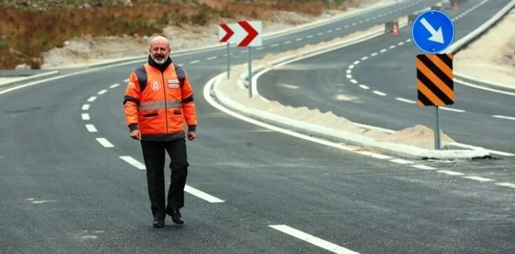BAŞKAN ÇOLAKBAYRAKDAR’A, 4 CADDEYİ BİRBİRİNE BAĞLAYAN ‘AKILLI KAVŞAK’ TEŞEKKÜRÜ