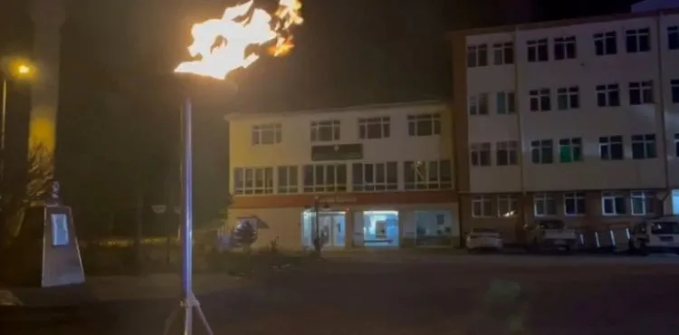 BÜYÜKŞEHİR, SARIOĞLAN VE AKKIŞLA’DA DOĞALGAZ MEŞALESİNİ YAKTI