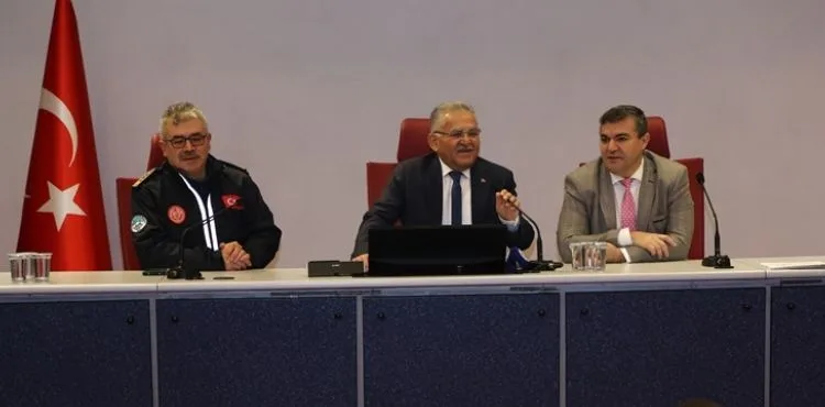 BAŞKAN BÜYÜKKILIÇ, GÖREVE YENİ BAŞLAYAN İTFAİYECİLERLE BİR ARAYA GELDİ
