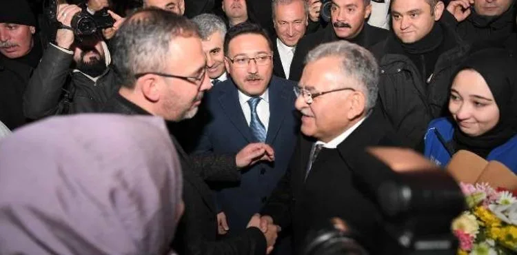 Başkan Büyükkılıç, Bakan Mehmet Kasapoğlu’nu Gençlerle Birlikte Karşıladı