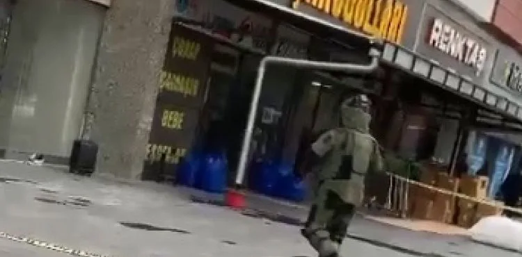 Pasaj girişinde şüpheli valiz paniği