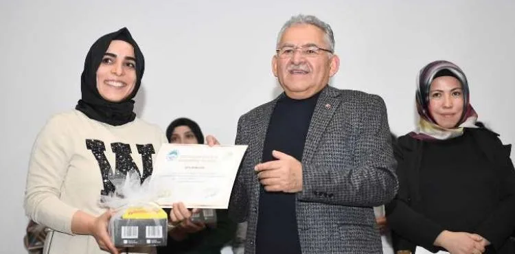Başkan Büyükkılıç, KAYMEK Huzur Çınarı Tarafından Düzenlenen 7. Evlilik Akademisi Sertifika Töreni’ne Katıldı